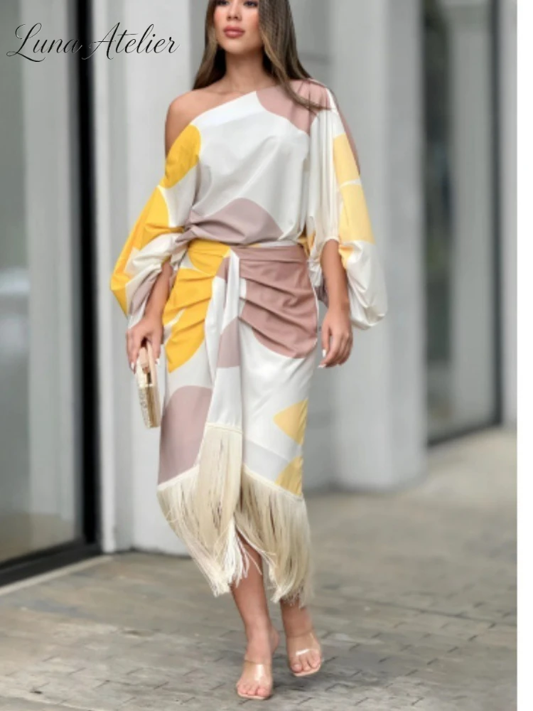 New Diagonal Collar Off Shoulder Printed Lantern Sleeve Casual Loose Top+tassel Hem Skirt for Women's Commuting Two-piece Set