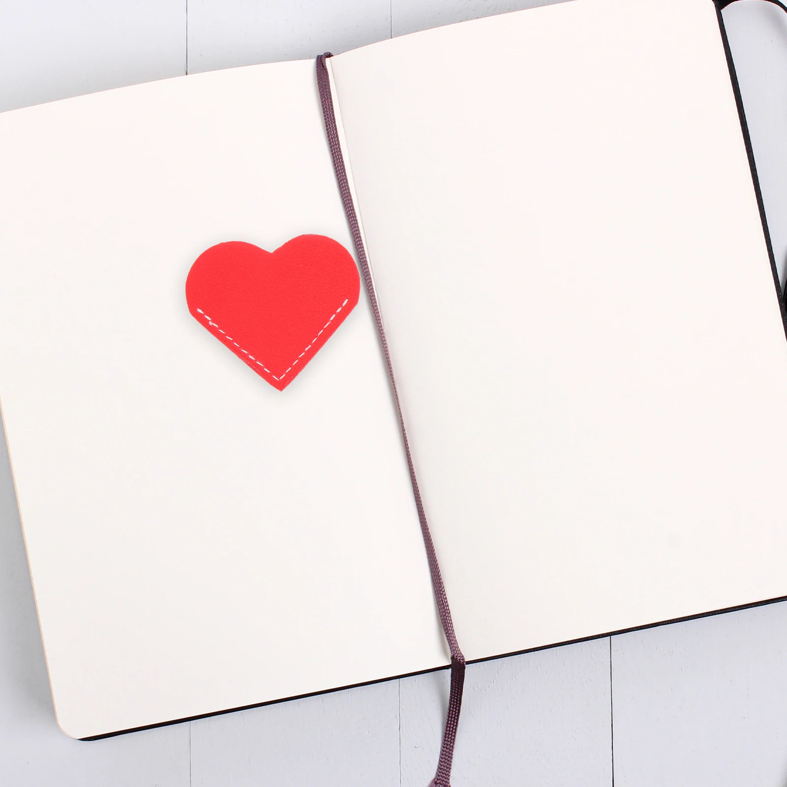 

5Pcs Heart-Shaped Bookmarks Vintage Corner Book Markers Decorative Book Accessories for Notebooks Photo Albums Books Scrapbooks