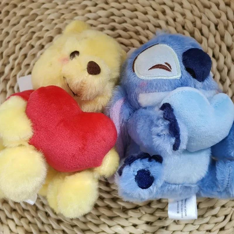 

Disney Cute Winnie the Pooh Plush Doll Cartoon Teddy Bear Holding Love Valentine's Day Decor Doll Bag Hanging Pendant Gift Toy