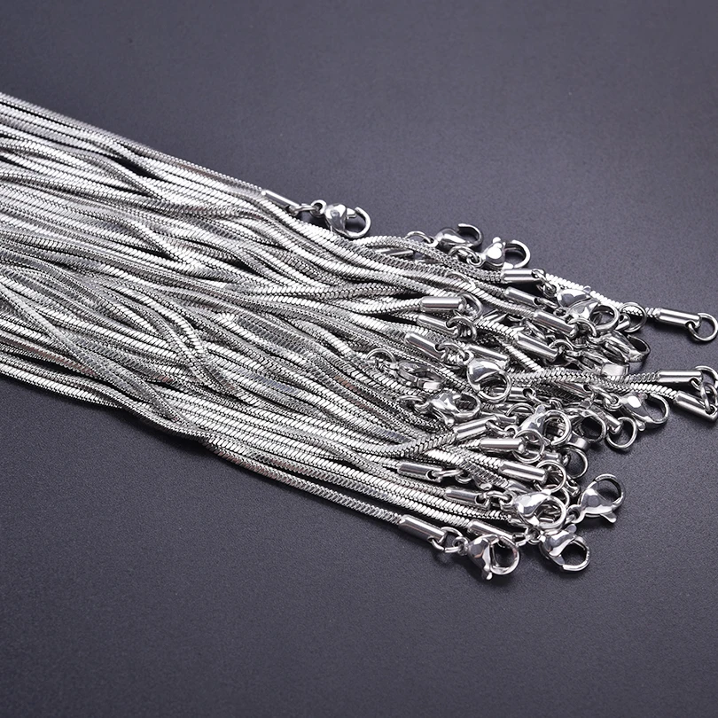 2025 الخريف الشتاء 1.5 مللي متر ثعبان سلسلة قلادة القلائد الفولاذ المقاوم للصدأ للنساء الرجال اكسسوارات Vintage Collares Hombre