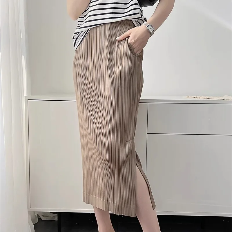 Miyake Pleated Hip Hugging Slim Half Skirt Summer 2025 Elastic Waist Pleated Straight Tube Half Skirt Versatile for Commuting