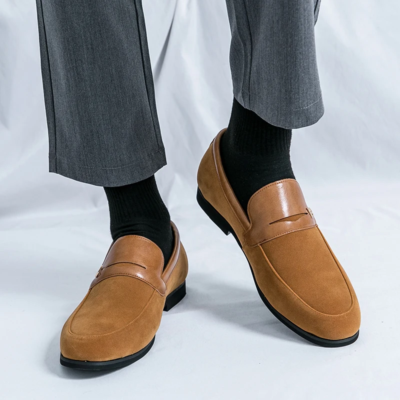 

Men Imitation Suede Loafers with A Round Toe and A Light Comfortable and Minimalist Design for Driving. One Foot Lazy Shoes