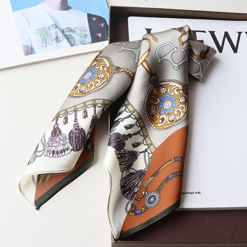 Luksusowe Jedwabne Apaszki Małe Bandany Szale Letnie Apaszki Damskie Foulard Femme Prezent dla Zakochanych Matki Dekoracja Odzieżowa