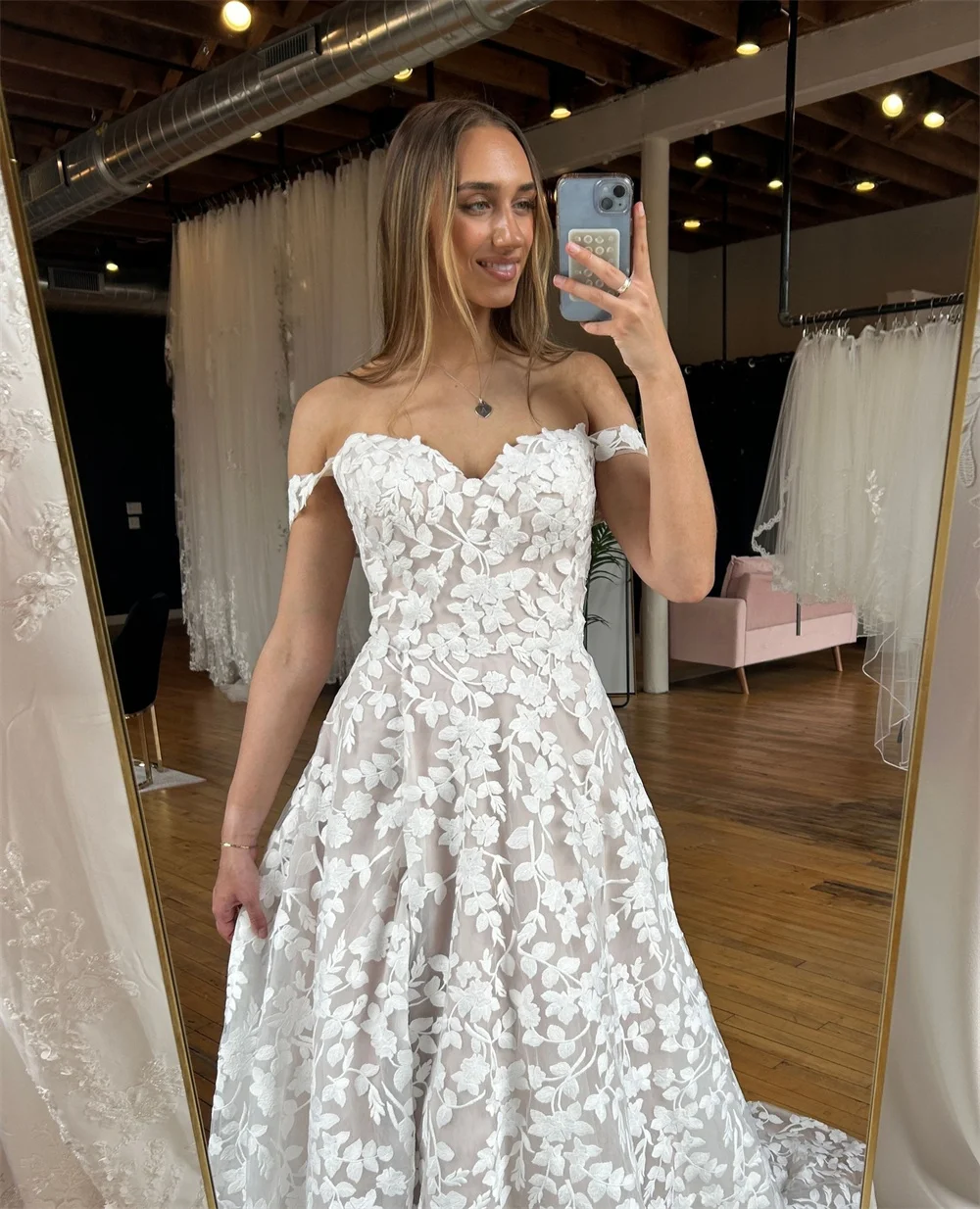 Vestido de novia de corte a blanco personalizado de Tokio, sin mangas, con hombros descubiertos, velo de novia hasta el suelo, vestido de novia con abertura alta lateral 2025