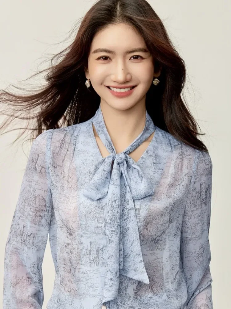 SENTUBILA エレガントなレディースブラウス 2025年秋 レースアップ Vネック メタルビーズバックル ルーズトップス 長袖シフォンシャツ 153VC2613