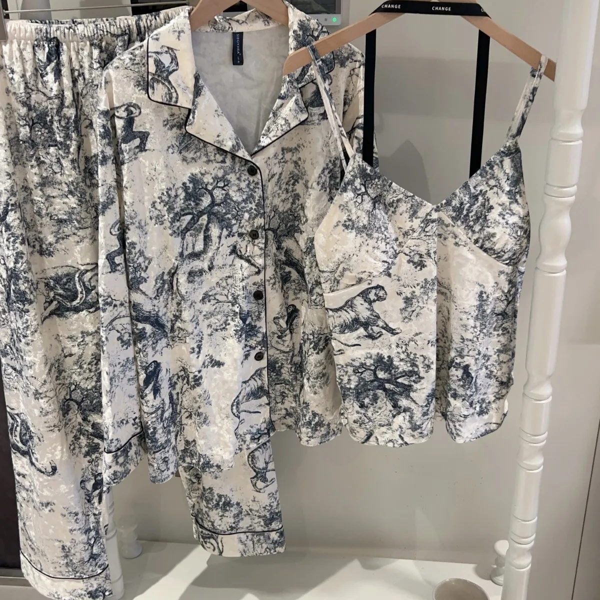Elegant Women's Silk Velvet Pajamas with Print High Chest Pad Vest Chinese Style Artistic Sleepwear Comfortable Home Clothes
