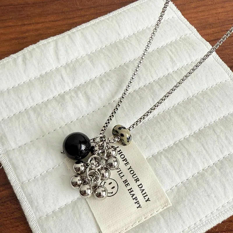 Collar de cadena de clavícula largo y versátil con diseño de bola de uva y piedra de ojo de tigre manchado para mujer, accesorios exquisitos