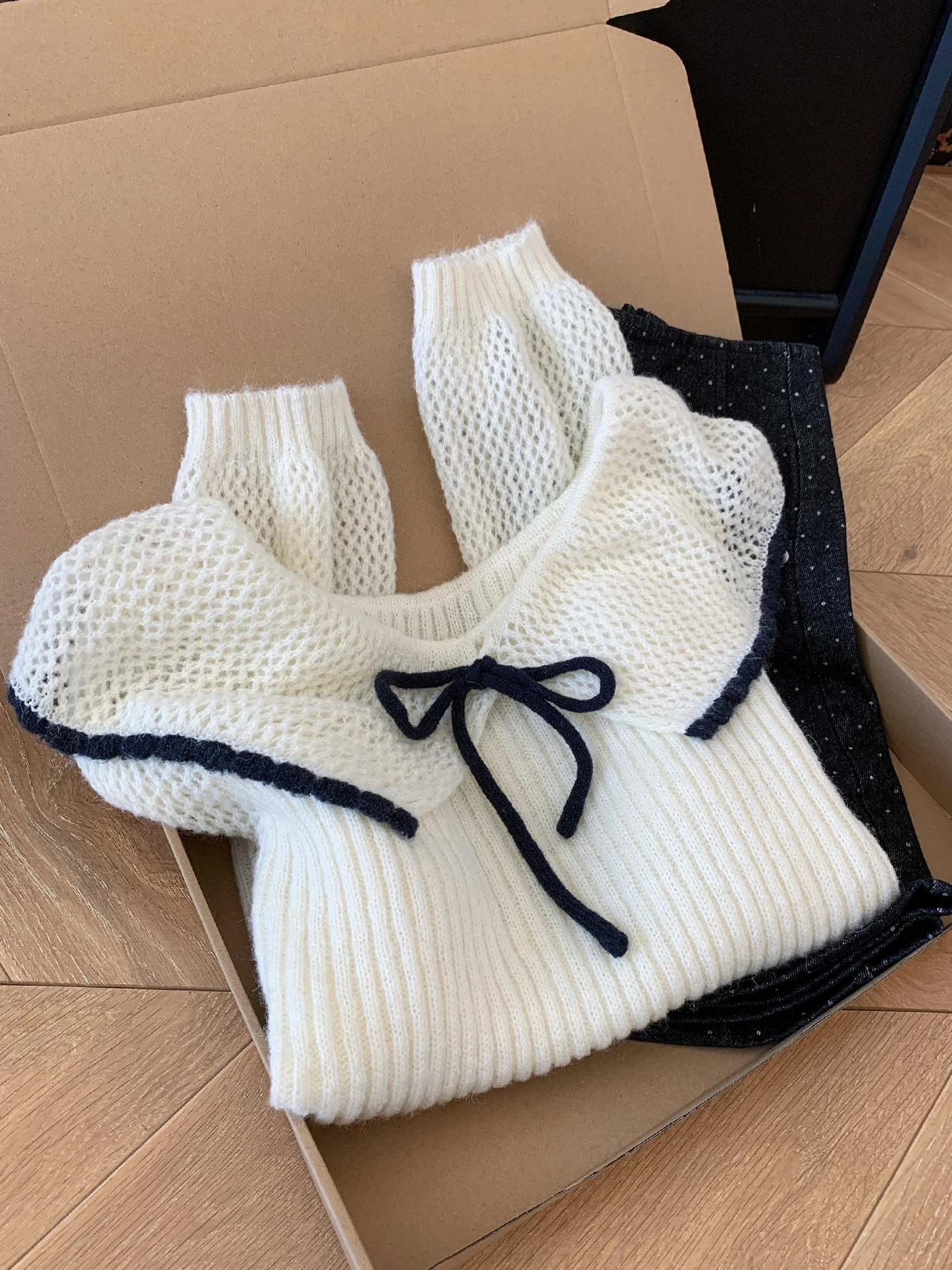 

Мягкая уютная трикотажная кофта с вырезами и воротником-стойкой для женщин, осенняя коллекция Gentle Wind Sle Guangzhou Thirteenth Fac