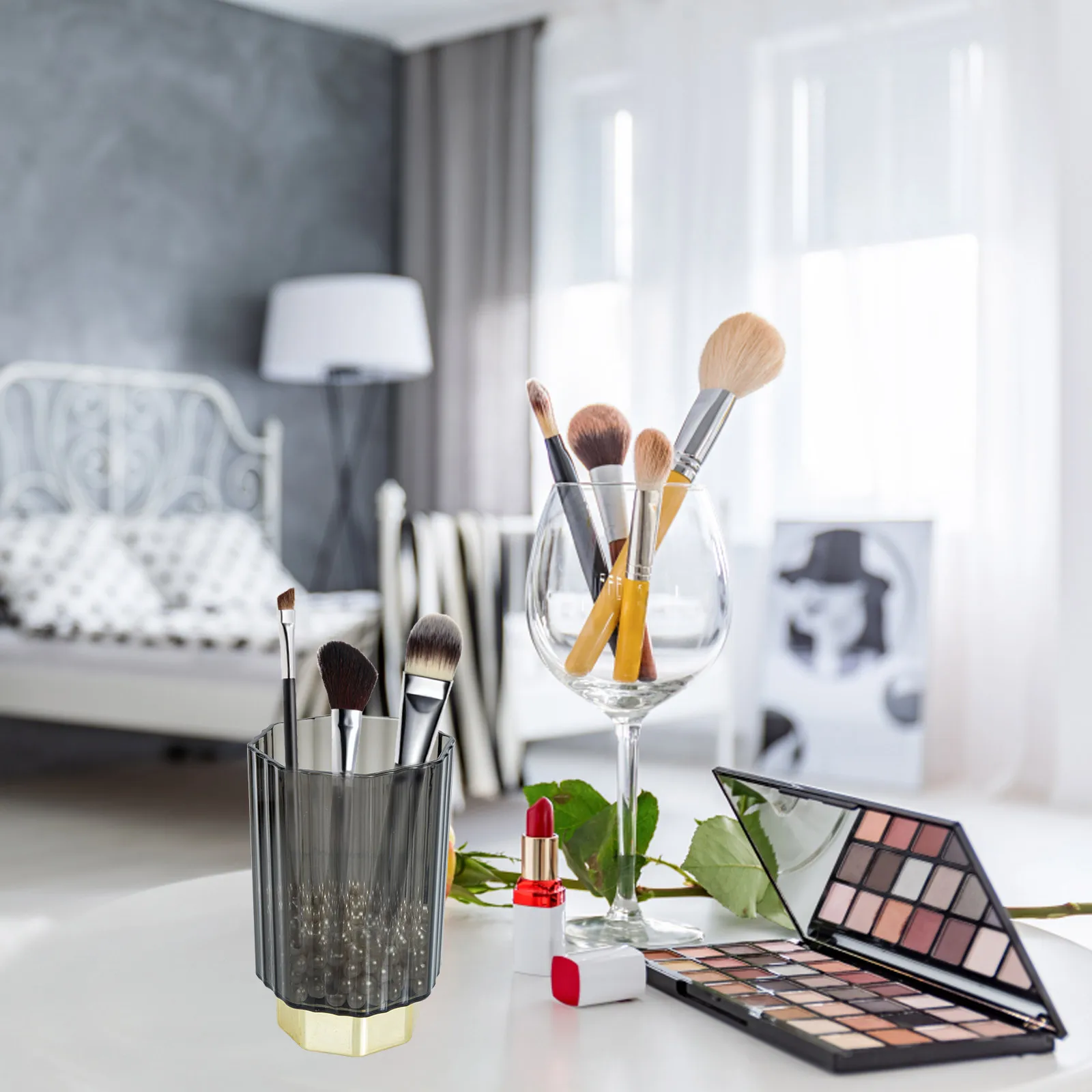 ゴールドリムガラスブラシホルダー、無料のパール付き、メイクブラシ、口紅、アイライナーペンシルカップデスク用の大容量