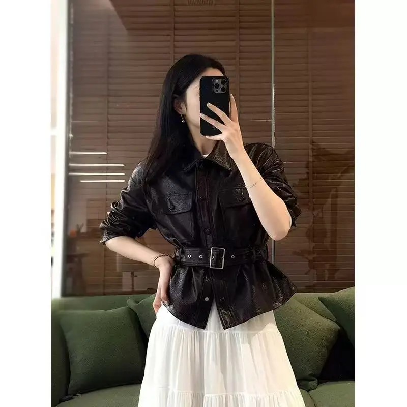 سترة الإناث الربيع جلد الغنم رغوة الجلد التلبيب واحدة الصدر حزام سليم تنوعا موضة القهوة/أسود معطف جلد قصير امرأة