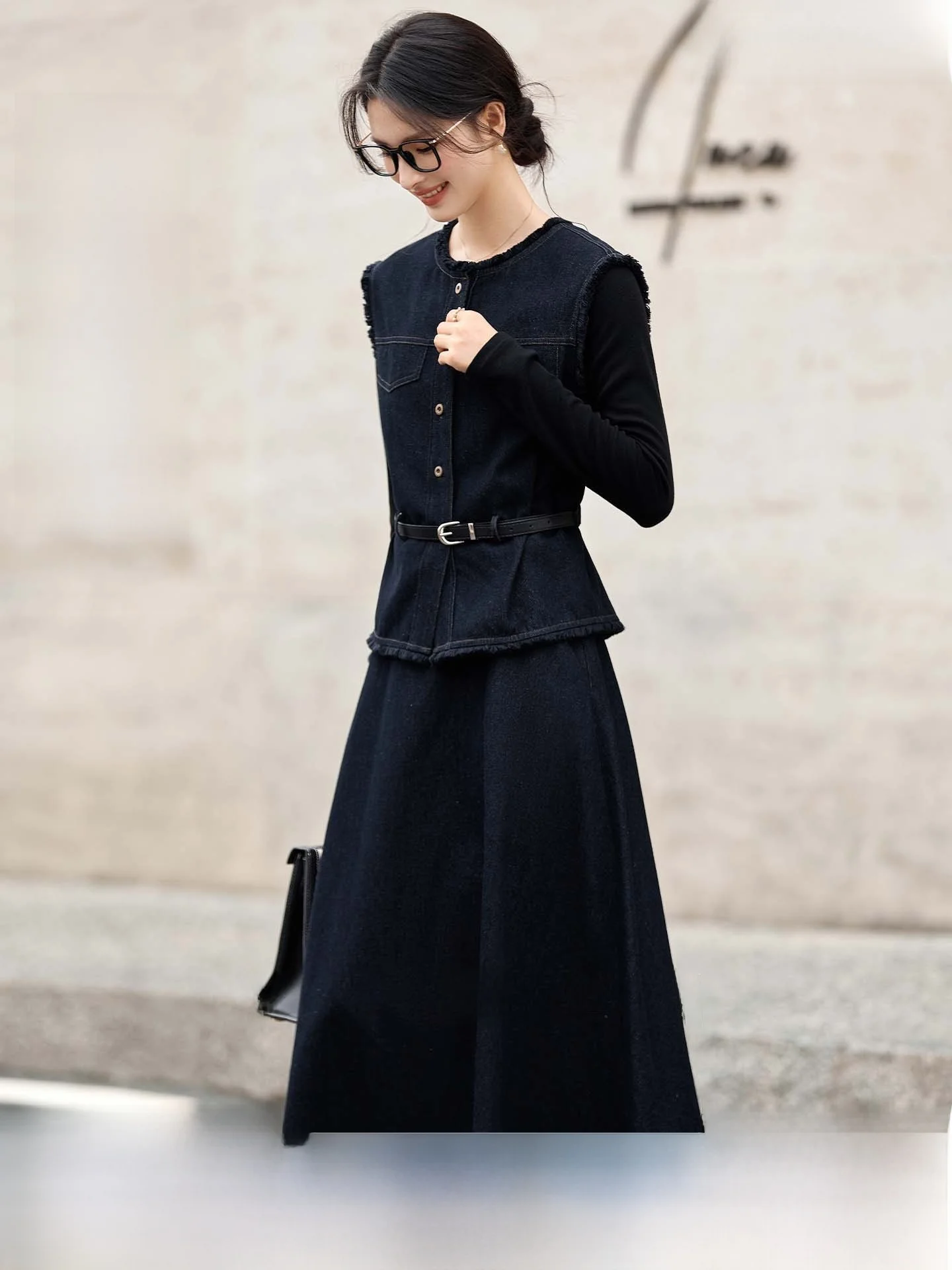 

Retro Denim Blue Women's Set Spring 2026 New Style T-Shirt with Denim Vest Half Skirt Three-Piece Set Layering Fashion