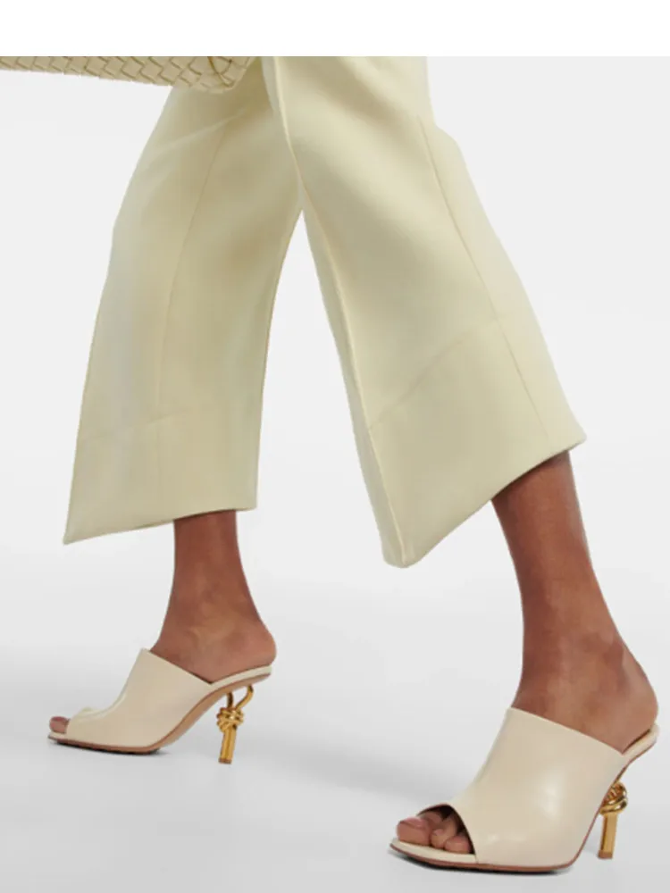 2025 verão feminino novo fino ajuste chinelos de salto alto moda andando festa cabeça quadrada sandálias de salto alto irregular