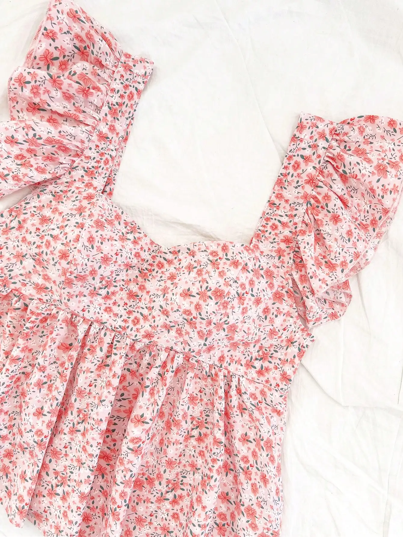 

Женский розовый топ с цветочным принтом и рюшами на рукавах, свободного кроя