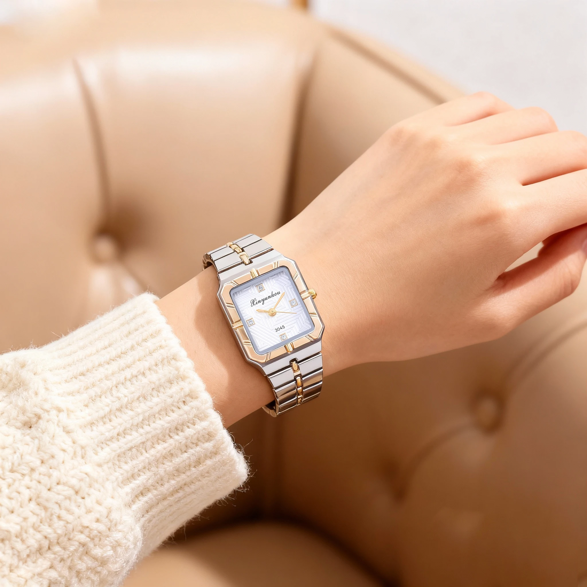 ファッショナブルで軽い高級感のある多用途合金ラインストーンクォーツ時計、女性向け、日常着やクリスマスギフトに最適です。