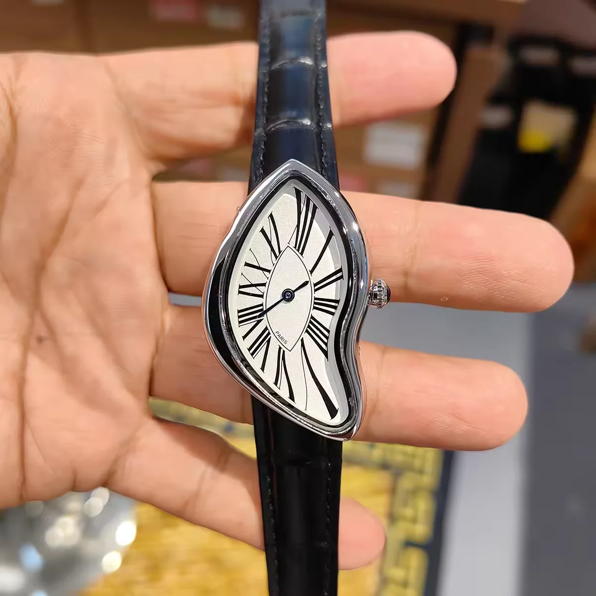 Jam tangan pria dan wanita Y2K twist baru, tali kulit modis, jam tangan kuarsa tahan air, hadiah, jam tangan pasangan
