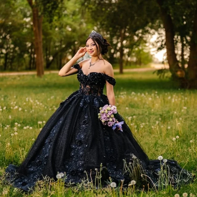 

Блестящие черные платья Quinceanera по индивидуальному заказу с открытыми плечами, тюлевая аппликация, 3D цветок, длинный хвост, Vestido De 15, Quinceanera