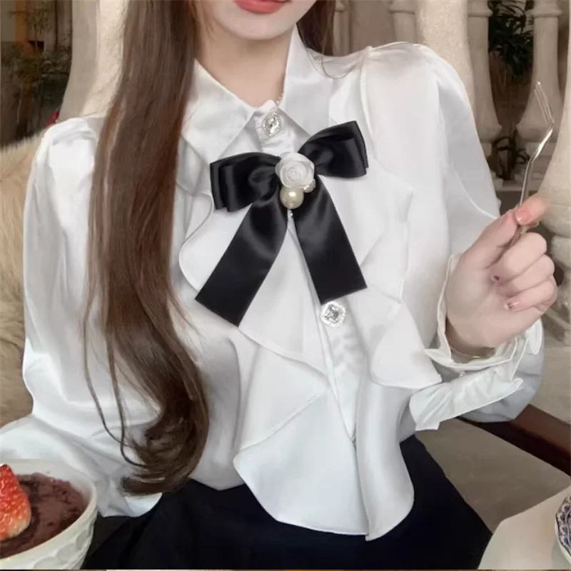 

Новая женская блузка в стиле ретро-французского дворца с рюшами, белая, с милым бантом, длинными расклешенными рукавами, весна 2026. Роскошный элегантный шикарный топ.