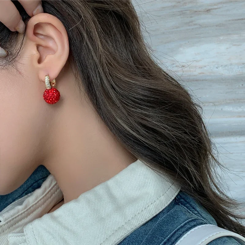 The New Fashion Jewelry Full Rhinestone Red Ball Earrings Autumn and Winter Fashion Korean Temperament Earrings for Women