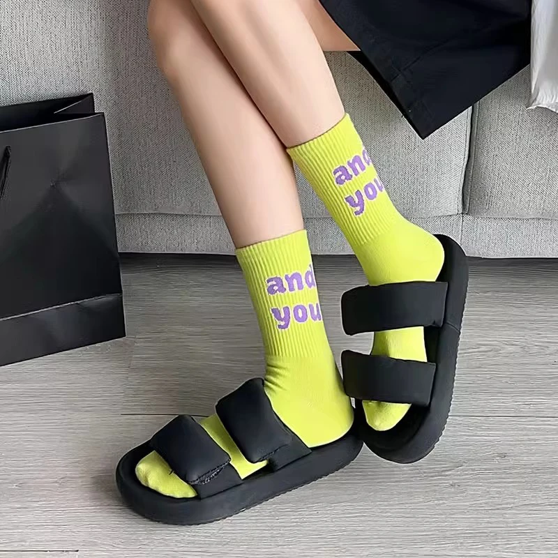 Nuovi calzini da donna calzini sportivi di moda con lettera di colore in stile coreano per ragazze calzini Casual da donna traspiranti a tubo