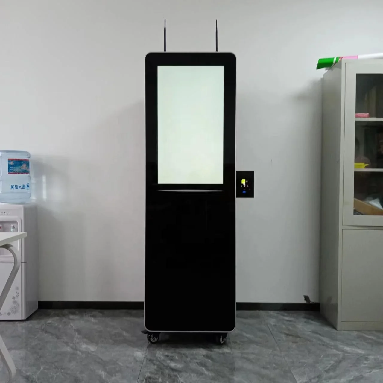 Automated Commercial Coffee Water Dispenser Vending Machine