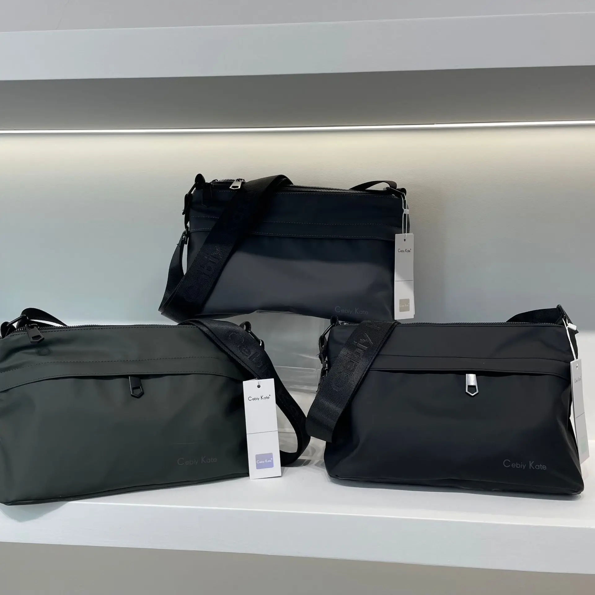 

Мужская водонепроницаемая кожаная сумка на одно плечо, горизонтальный квадратный, легкий дорожный рюкзак большой вместимости.