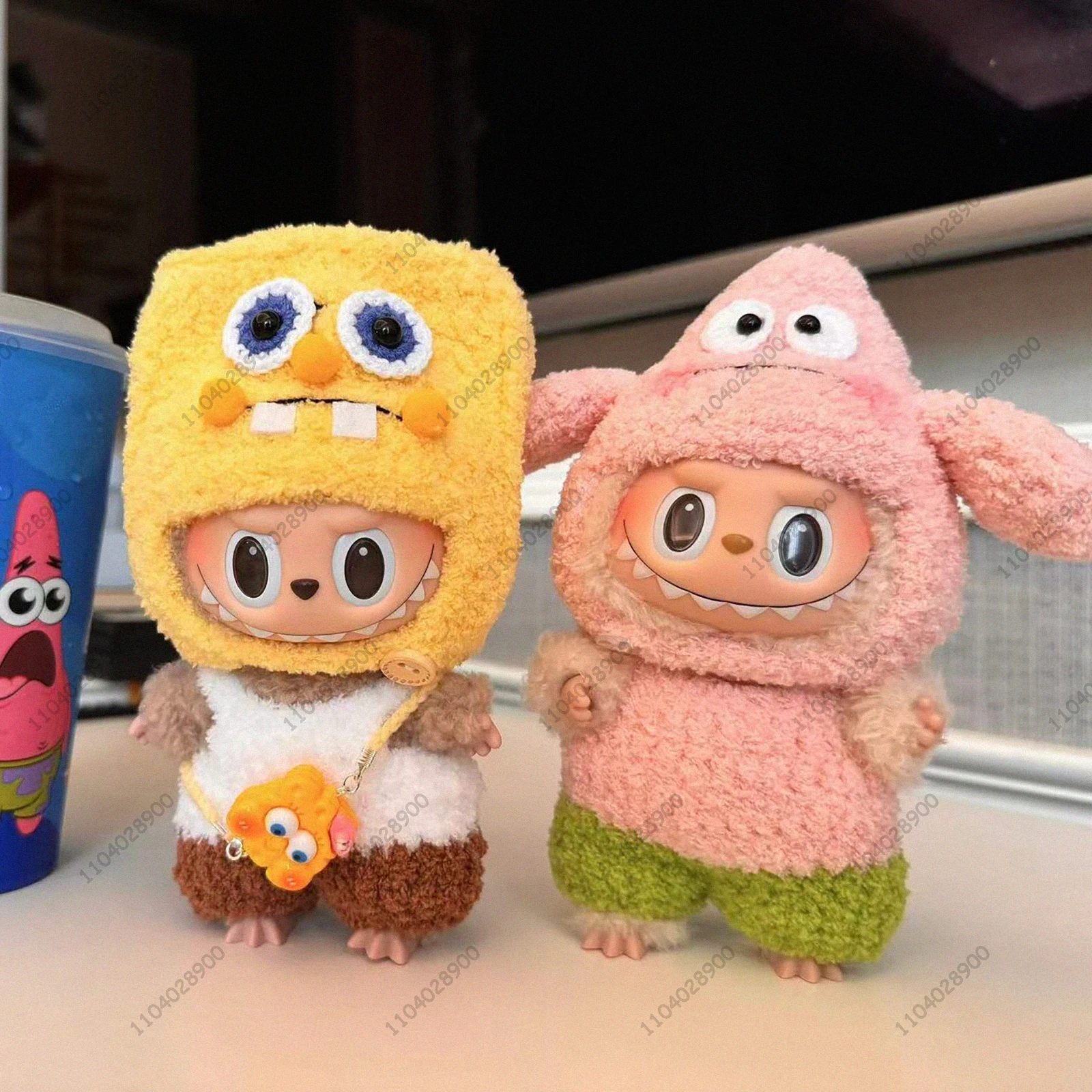 Para Labubu los monstruos dibujos animados Sponge Bob Patrick Star disfraz ropa de punto 1:1 réplica de vinilo muñeco de peluche figura de acción regalo
