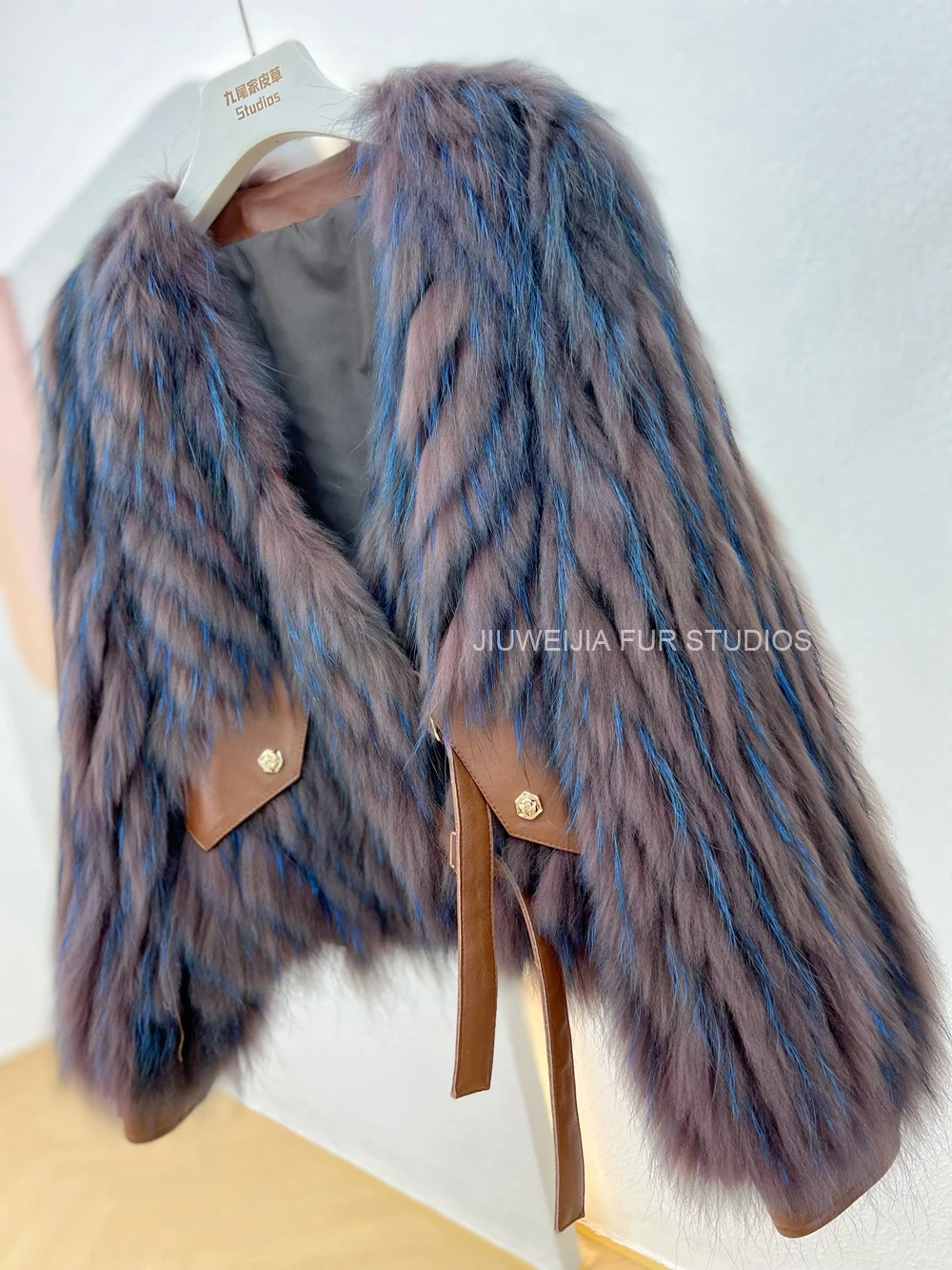 2026 Winter New Fur Strip Sewed Together Short Style Thin Raccoon Fur Fox Fur Coat Young Women's Coat