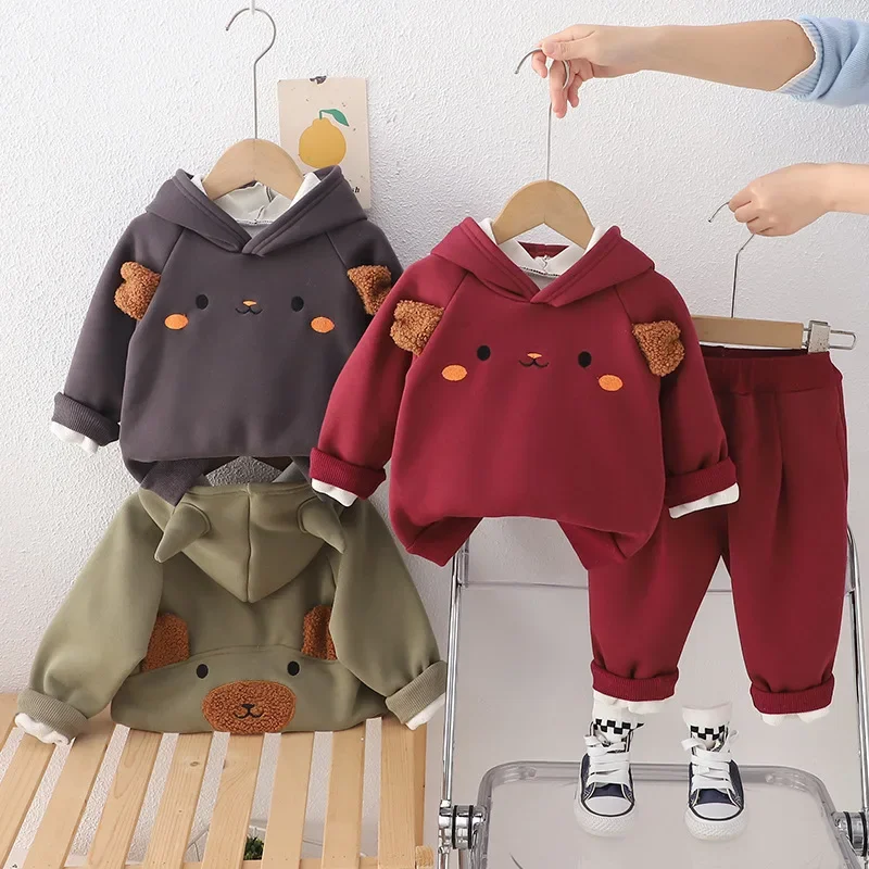 

Зимний комплект с капюшоном для мальчиков 2025 года и штаны, теплая флисовая одежда из двух предметов с принтом медведя для детей, повседневная одежда для девочек, детская спортивная одежда
