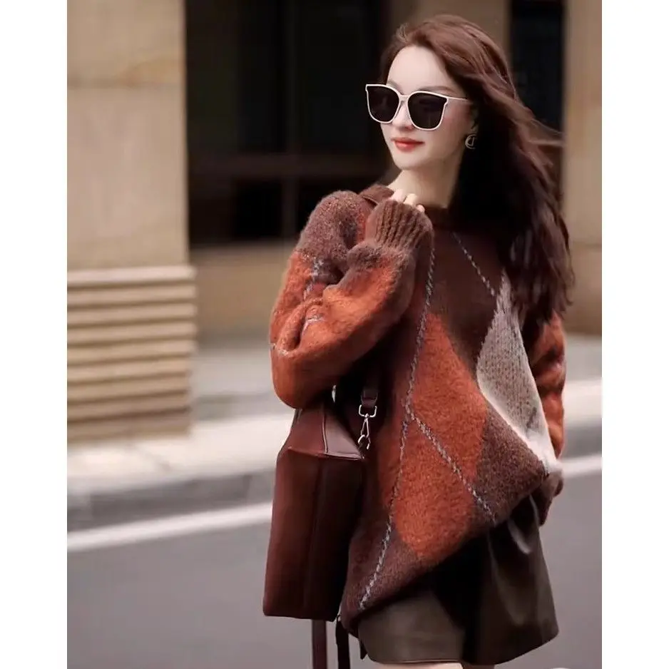 2024 Winter New Unique Cool Lingge Sweater for Women Autumn and Winter Fashionable Loose Casual High-end Knitted Top for Women