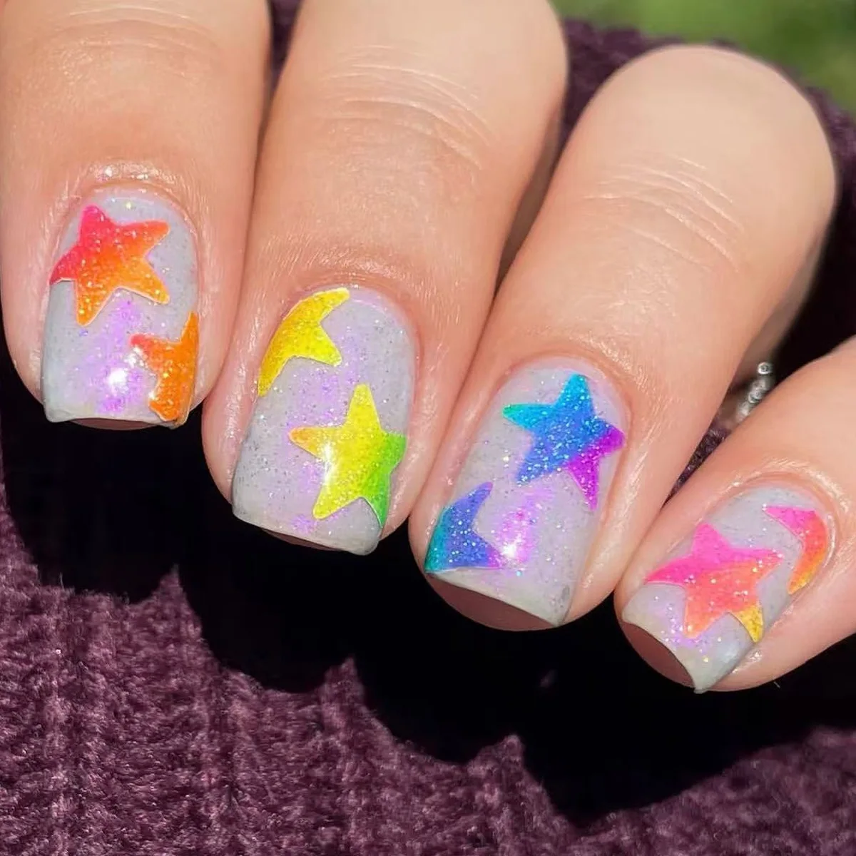 

24Pcs Short Square Fake Nails Nude Color Press On Nails Colorful Star Printed Y2K Girls Full Cover Acrylic Stick-on False Nails