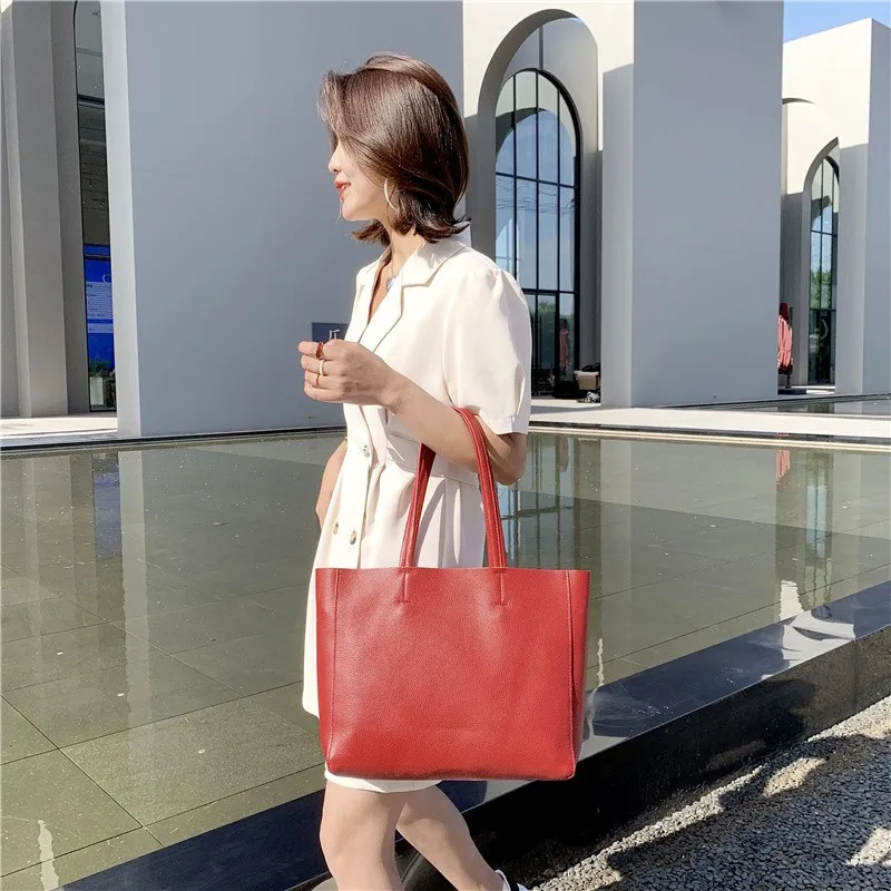 

Новинка 2023, женская кожаная большая сумка Capaci, красная сумка-тоут, модная пригородная сумка на одно плечо, повседневная сумка на молнии Aron...