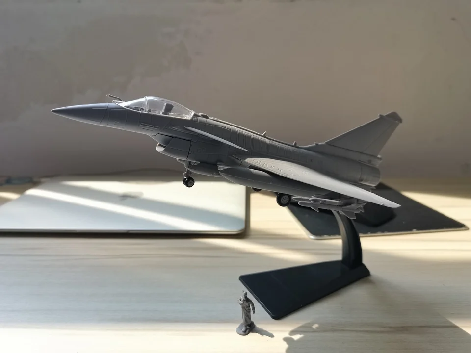 1/72 China PLA J-10C 4th-generation Multi-role Fighter 5th J20 Stealth Fighter No Glue Quick-assemble  Airplane Model Parade Toy