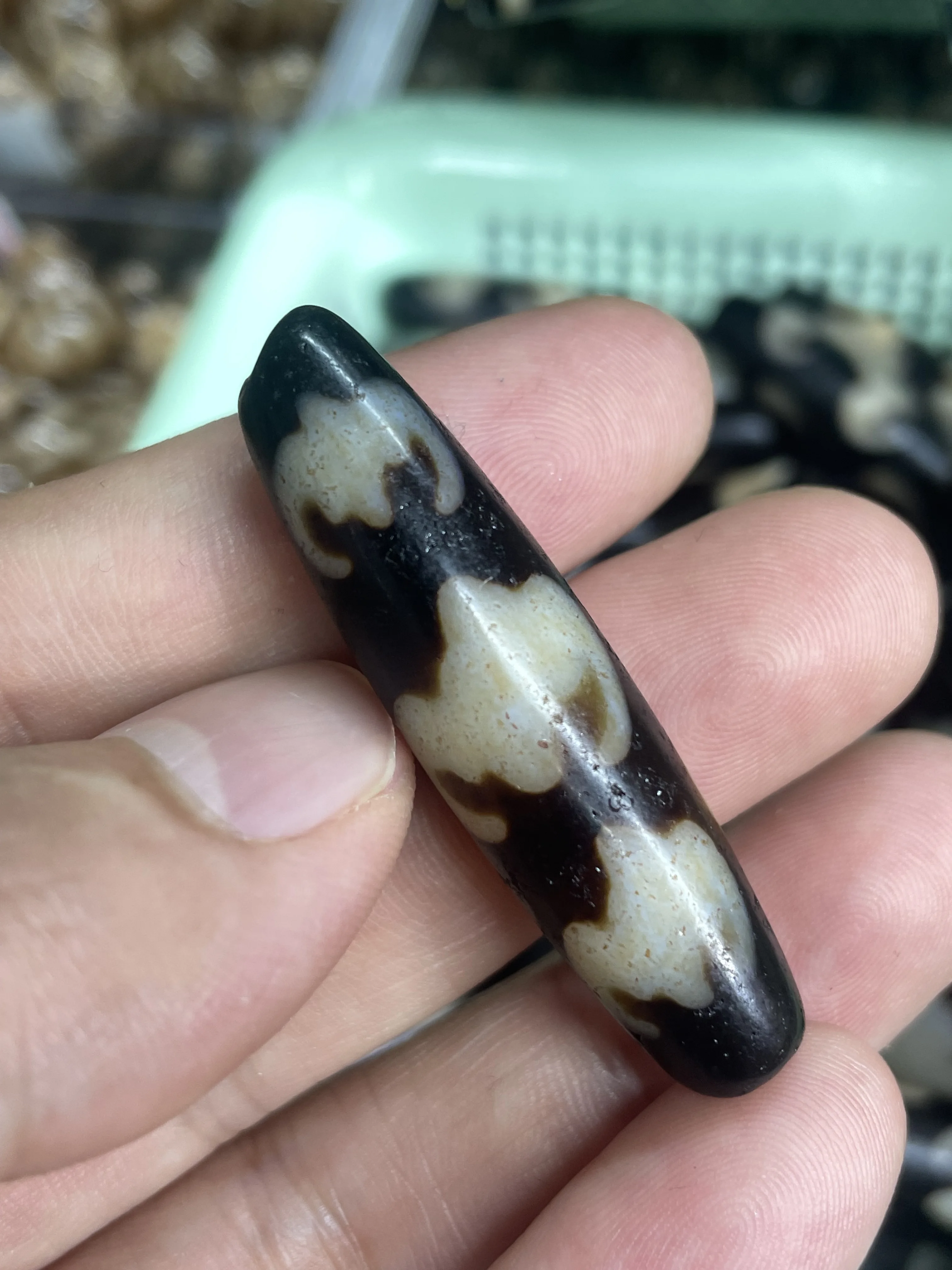 

A Special Link Whole Sale Lots Do not order directly For Selecting items Make Inquiry Tibetan Oily Patina dZi Bead 5 Vampire Bat