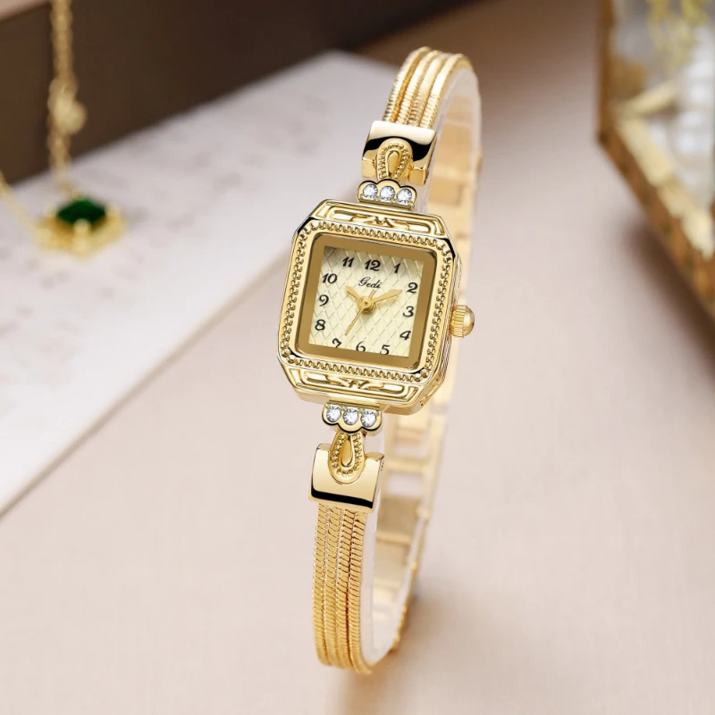 2024 simple fashion casual retro watch women\'s elegant bracelet light luxury small quartz women\'s temperament watch