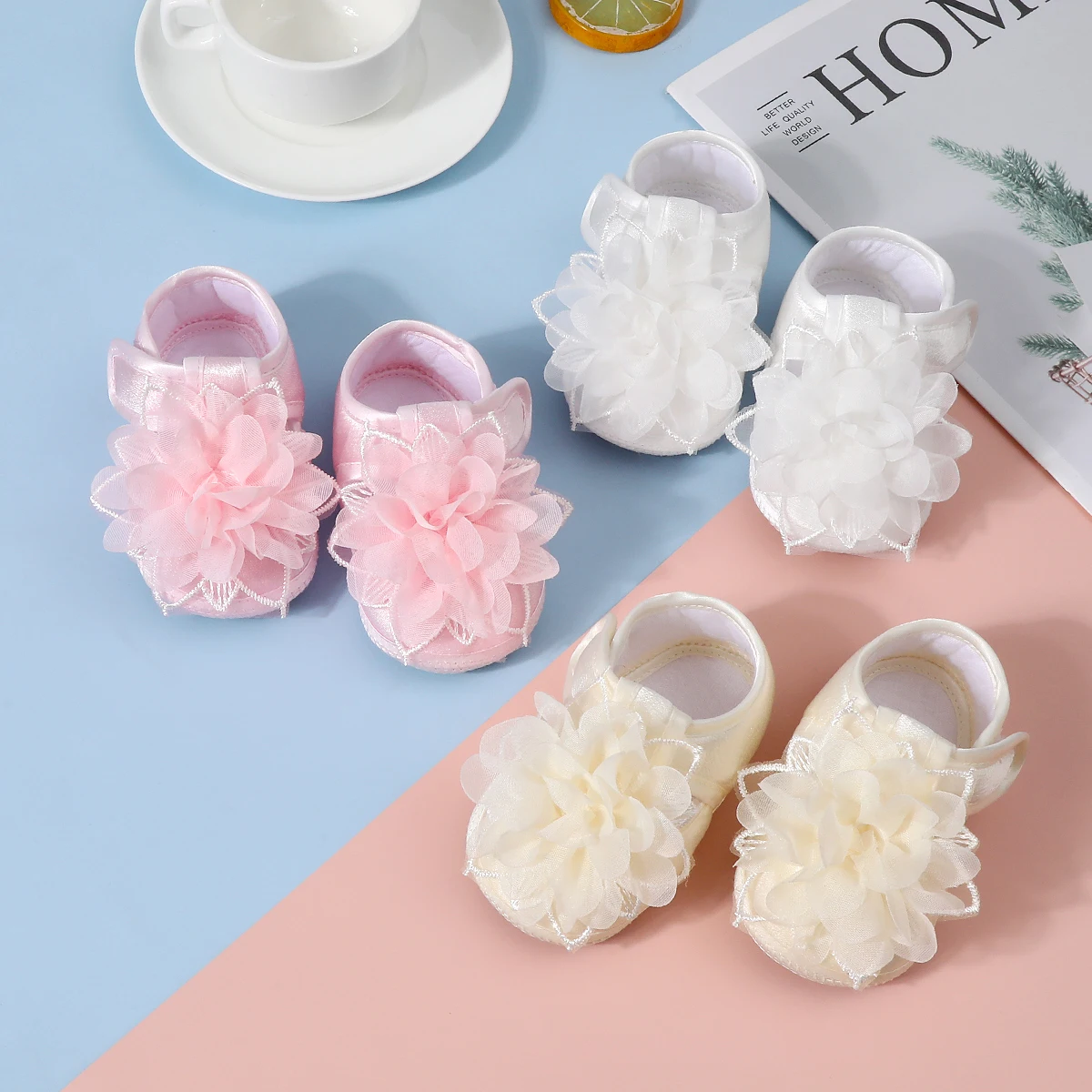 

1 pair of baby non-slip toddler shoes, cute big flower design, suitable for indoor and outdoor and holiday parties.