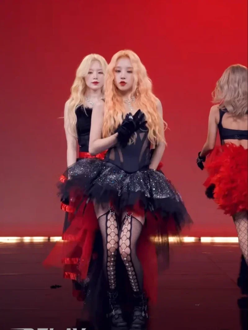 Kpop corea Jazz Dance senza maniche Off-spalla gilet nero Crop top donna discoteca ragazza calda Sexy maglia soffice gonna due pezzi Set