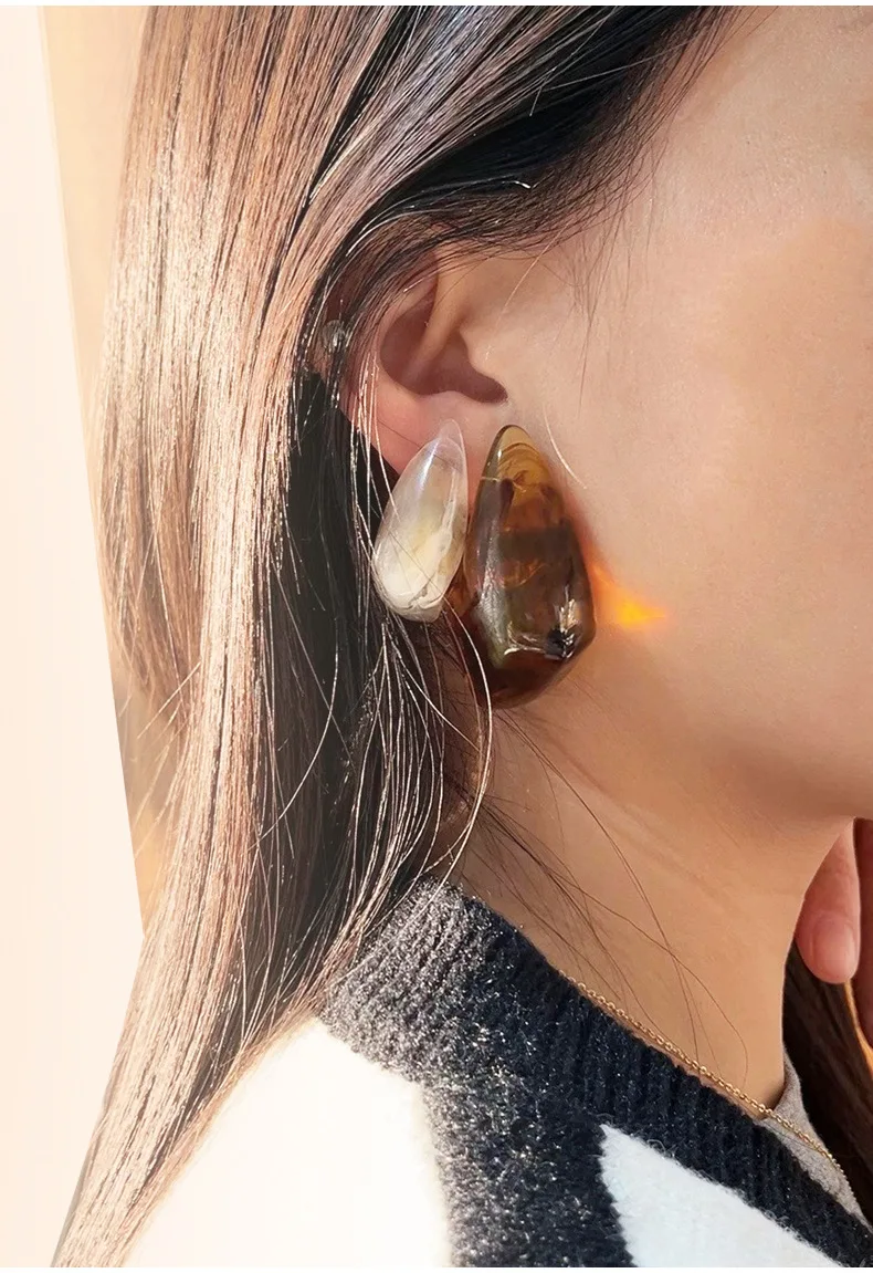 Vintage Amber Color Horn-shaped Resin Stud Earrings for Women Fashion Minimalist Jewelry Party Accessories