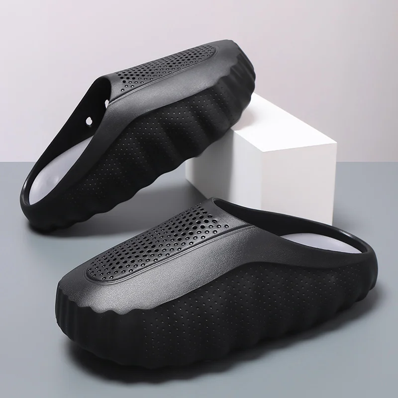 

2026 New Fashion Summer Couple Style Closed Toe Sandals Slippers Large Size Thick Soft Bottom Anti-Slip Outdoor Beach Clogs