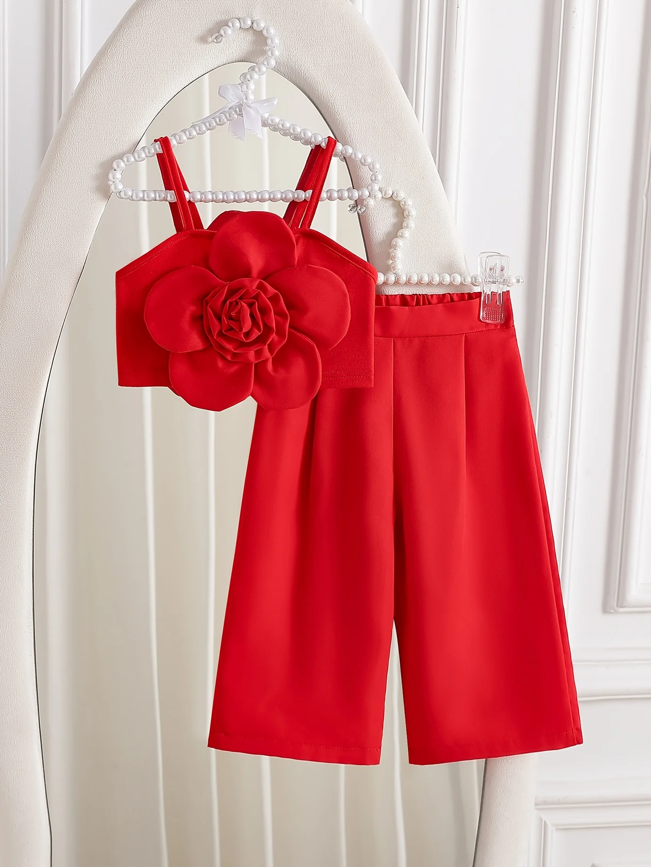 

Летний комплект из двух предметов для девочек: красный топ-камизоль с 3D цветочным принтом и широкие брюки-кюлоты. | Подарок на День святого Валентина / Подарок на день рождения для девушки