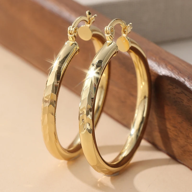 Vintage Simple Leaf Pattern Designed Golden Plated Hoop Earrings for Women's Elegant Banquet Daily Versatile Jewelry Accessories