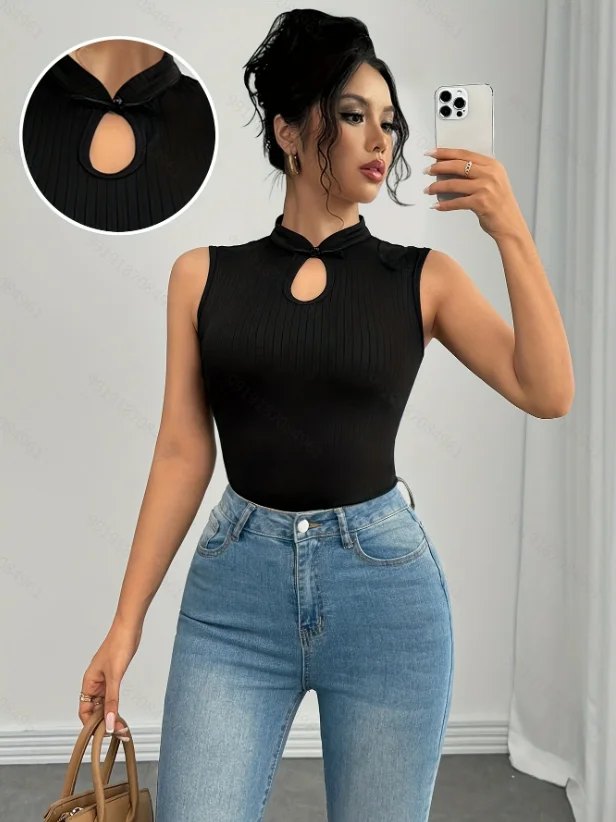 Summer fashionable and stylish neckline top with a sense of design