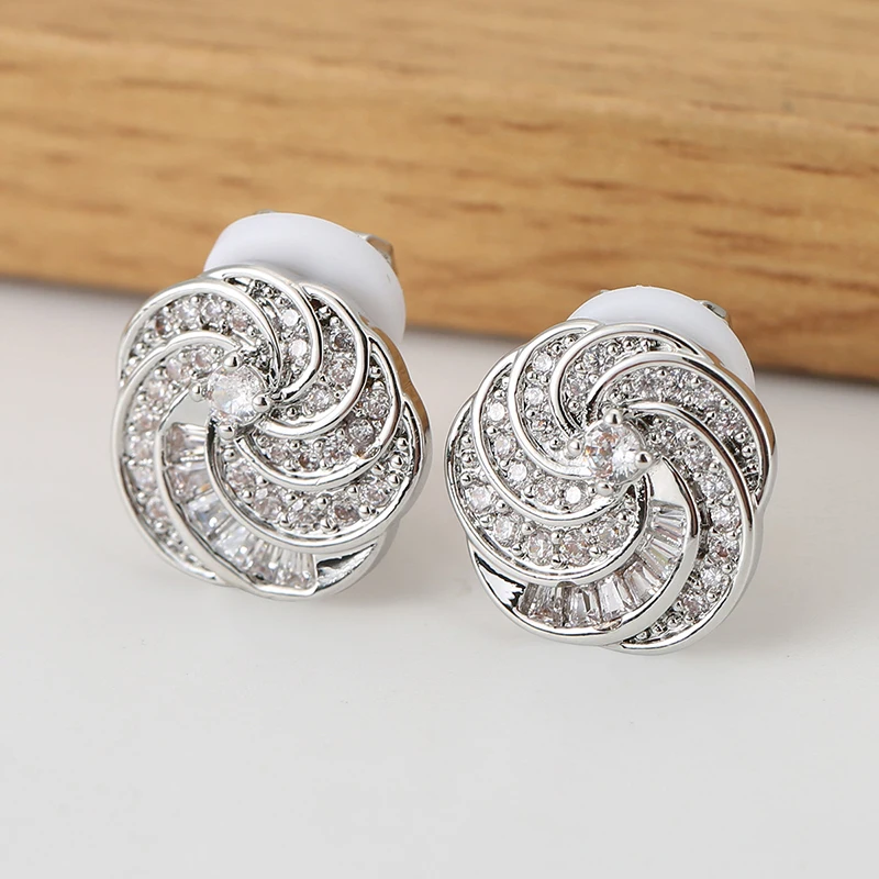 Micro Inlaid Zircon Clip on Earrings Non Piercings for Women Gold Rotating Sunflower Fashion Luxurious Wedding Party Jewelry