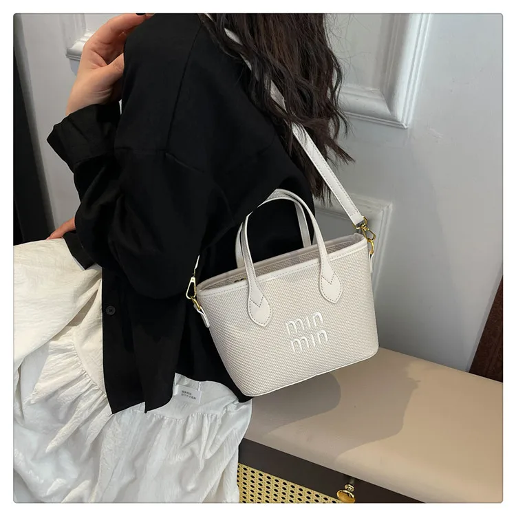 

"2025 New Woven Shoulder Bag, Large Capacity Women's Tote, Minimalist Commuter Purse with Versatile Storage"