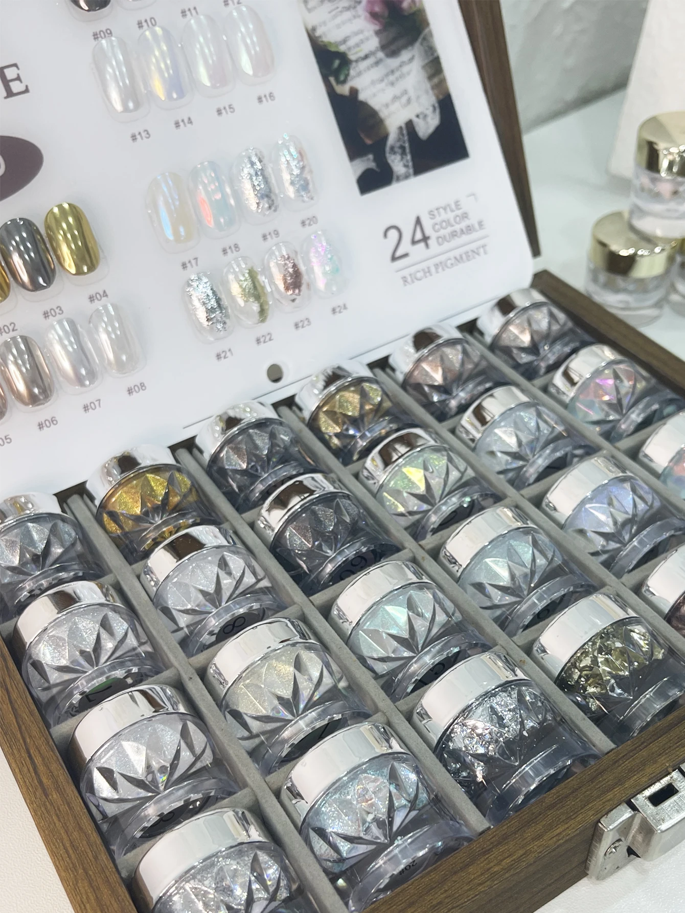 Ensemble de poudre de miroir magique pour vernis à ongles 24 couleurs avec boîte de rangement, cartes de couleur, poudre de vernis à ongles aurora et poudre de feuille d'or.
