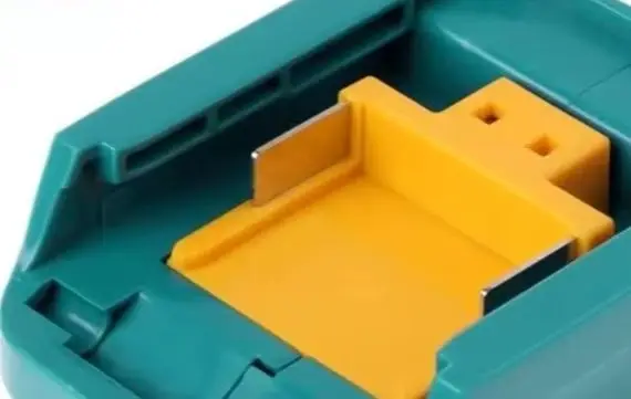 

Адаптер для зарядки с двумя USB-выходами и подсветкой для аккумуляторов Makita BL1830 BL1840 со встроенной платой защиты при зарядке