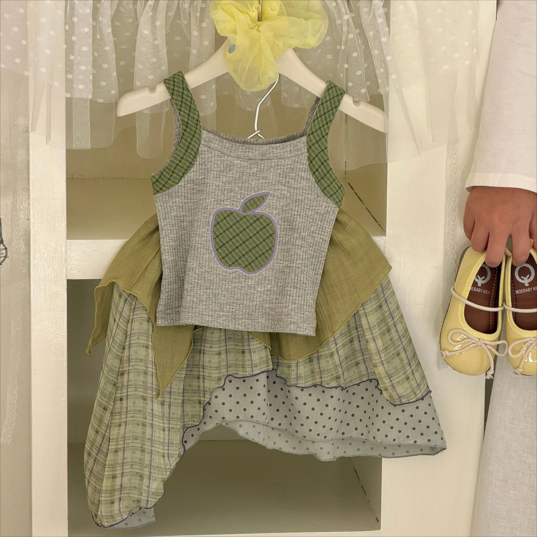 

Girls Set 2026 Spring and Summer New Childrens Clothing Korean Girl Baby Cute Apple Suspender Splicing Mesh Half Skirt Two Sets