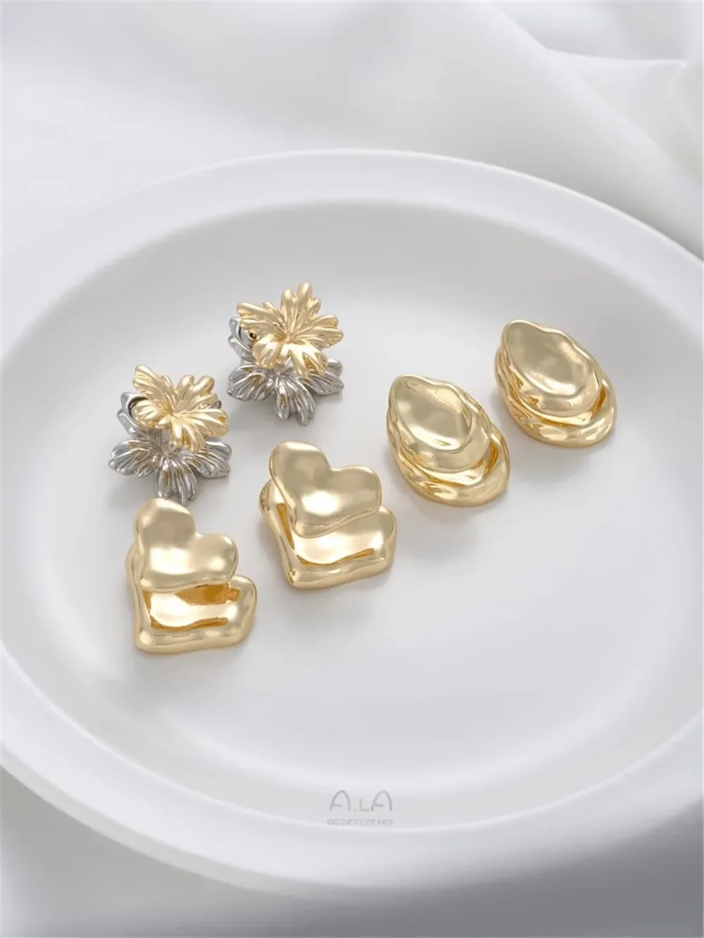 

14K Gold-Color Irregular Heart-shaped Pear-shaped Flower-shaped Double-sided Stud Earrings Ear Plugs High-end Earrings Jewelry