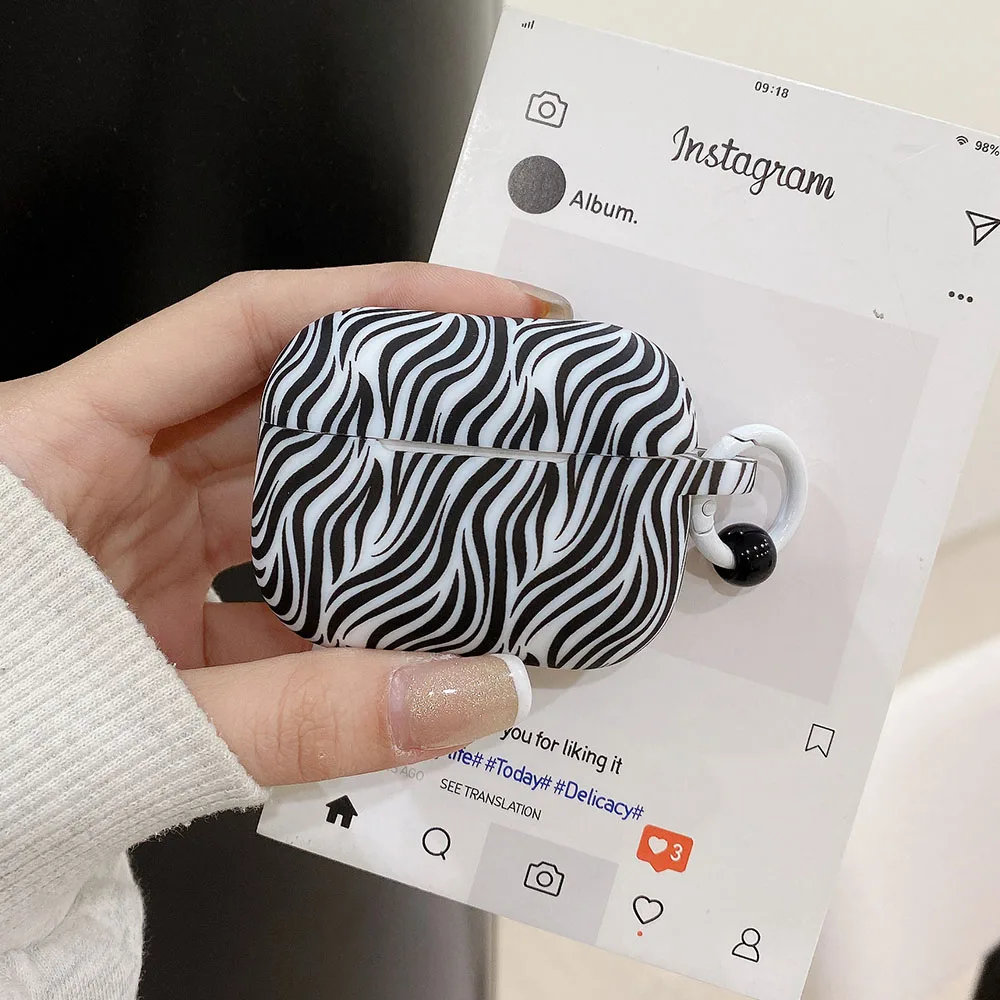 Cute Black White Stripe Zebra Texture Comfortable Silicone Earphone Case With Keychain For AirPods 1/2/3/4 Pro 2 3nd Soft Cover