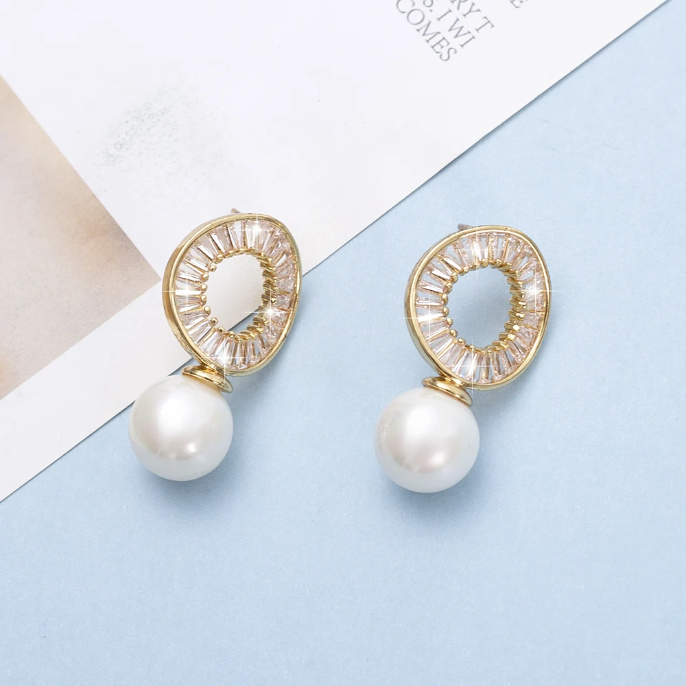 Korean Fashion Hollowed Circle Zircon Imitation Pearl Women's Earrings Trend 2024 Luxury Girls Cool Jewelry Wedding Party Gifts