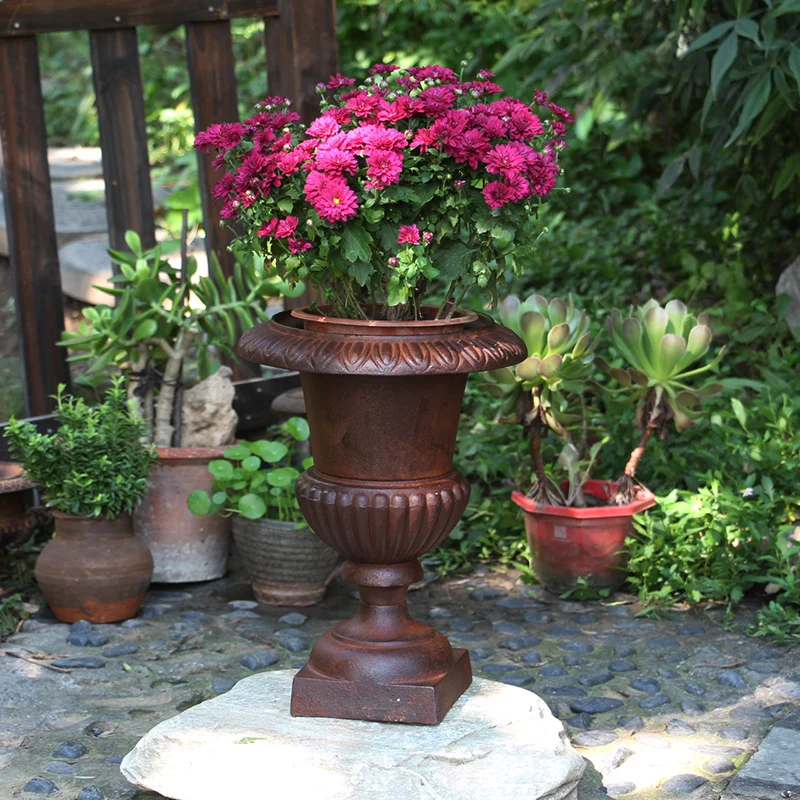 European Vintage Rustic Trophy Cast Iron Flower Planter For Home Outdoor Garden Decoration Creative Embossed Standing Container